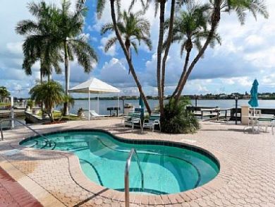 Siesta Key Vacation Condo with Beach and Bay Access